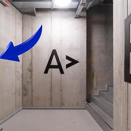 公寓 New In The With Parking Option *
